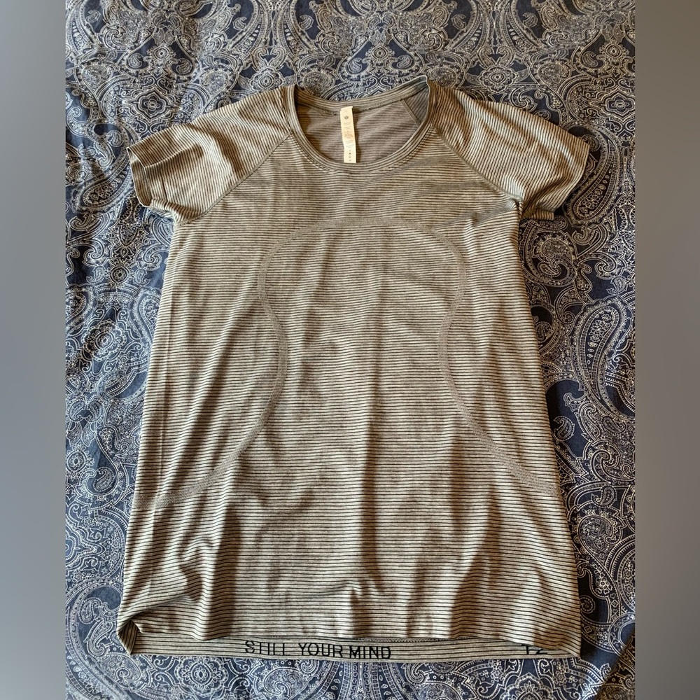 Lululemon size 12 swiftly tech short sleeve shirt